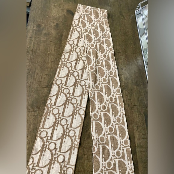 Christian Dior Wool Scarf! - Picture 5 of 7